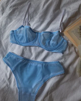 Балконет из голубой сетки с высокими слипами