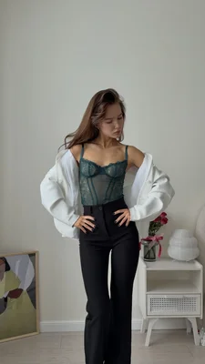 Будуарная майка с баской в цвете Malachite