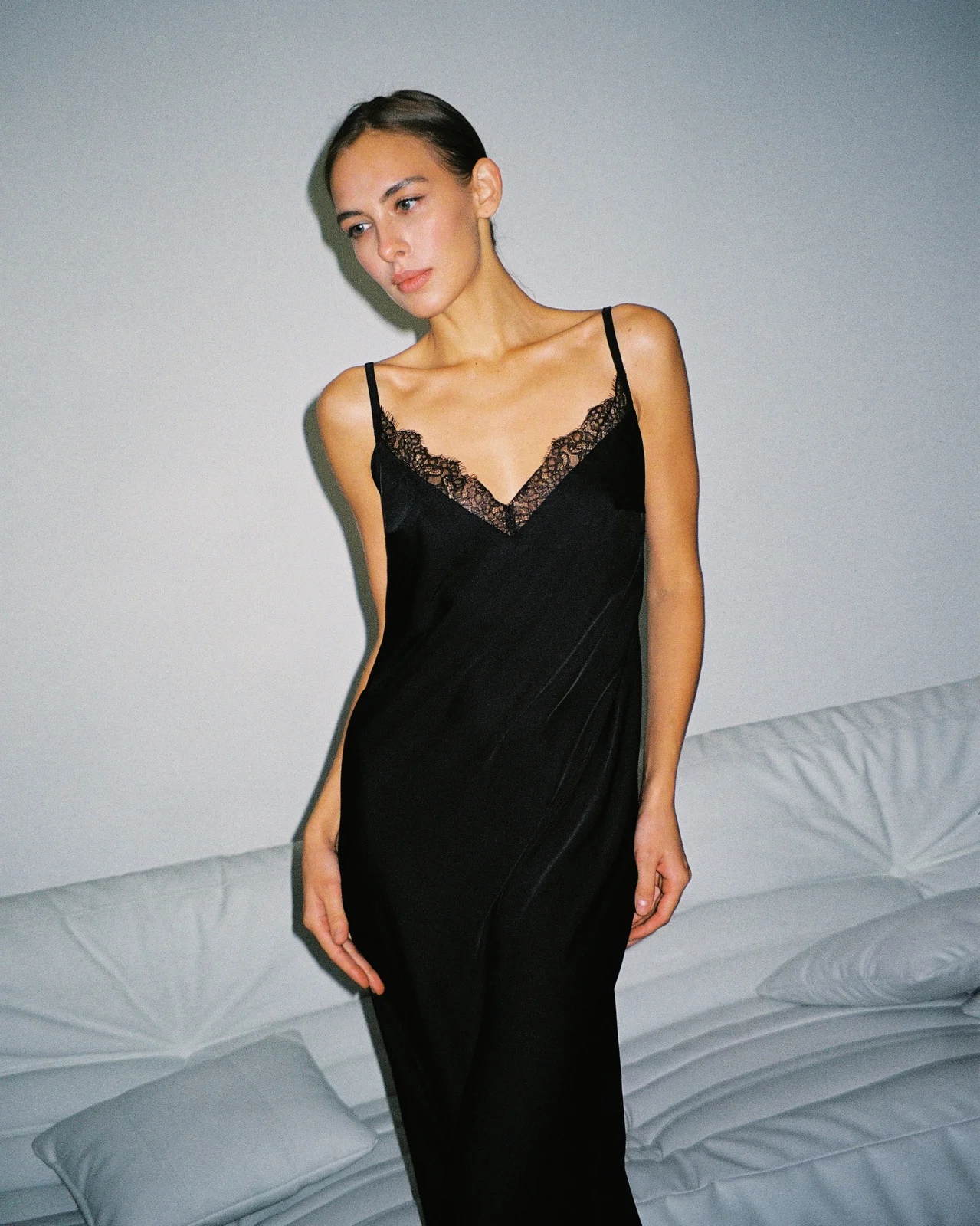 Комбинация из шелка армани в черном цвете с кружевом Chantilly макси