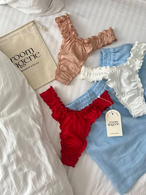 Набор шелковых стринг April