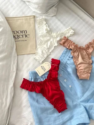 Набор шелковых стринг April