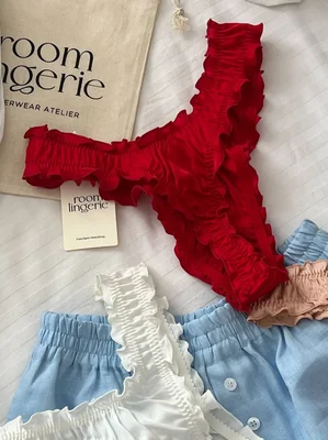 Набор шелковых стринг April