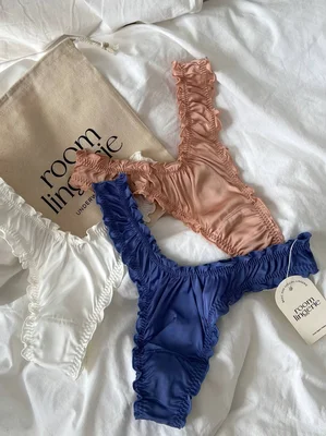 Набор шелковых стринг May