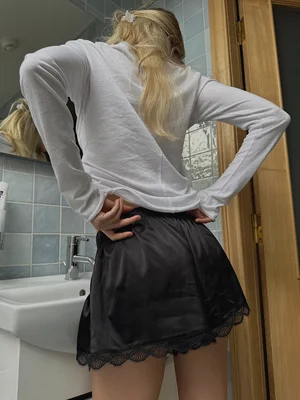 Шортики из черного армани-шелка с кружевной окантовкой